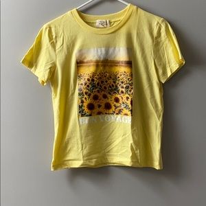 Cute yellow T-shirt... sunflower vibes